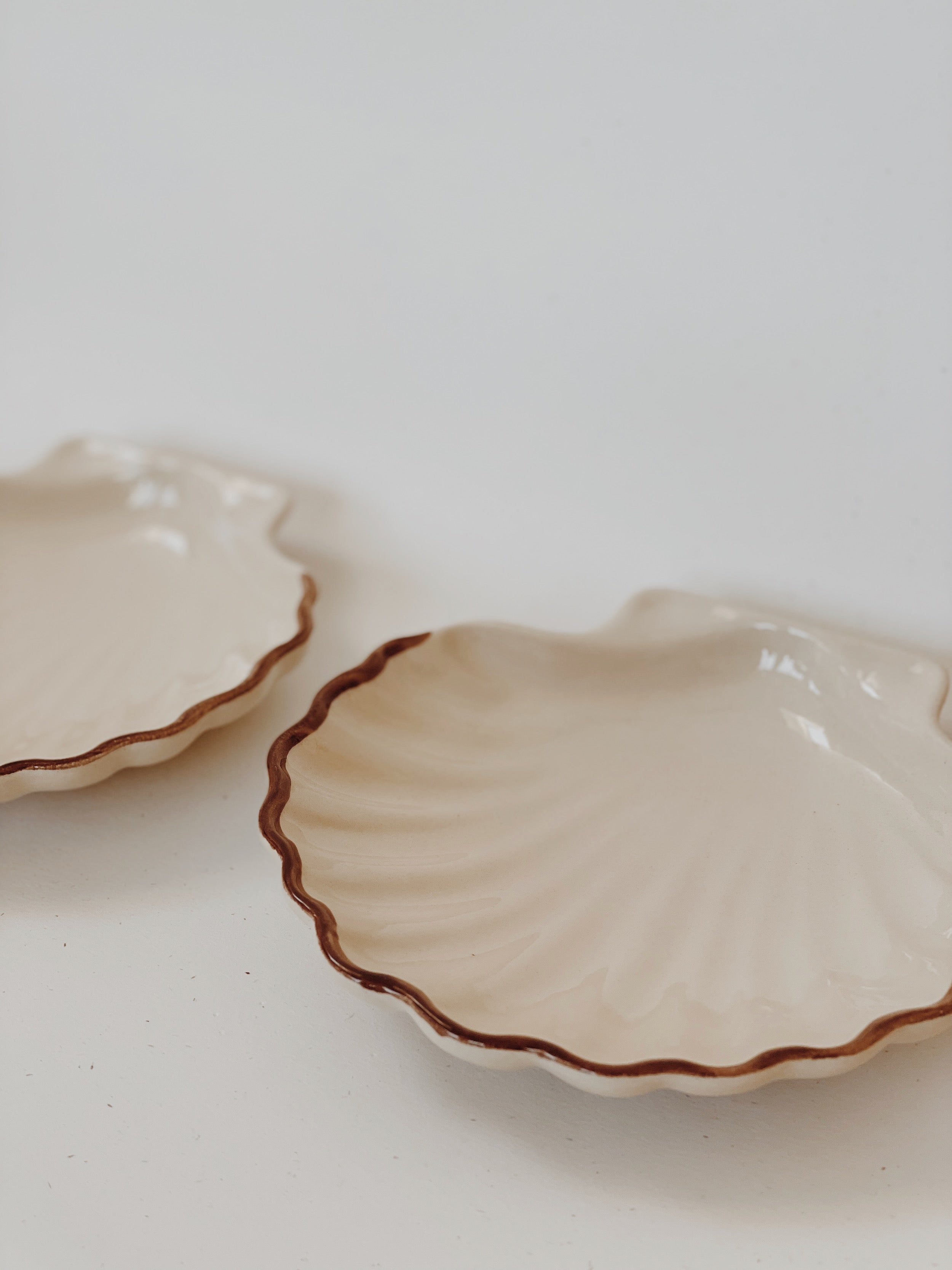 Henry Shell emile henry shell plates – gentle
